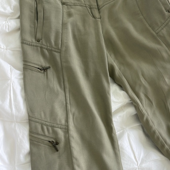 Bebe 100% Silk Pants Khaki/Army Green “Ripe Avocado” Sz 0 - Picture 3 of 10